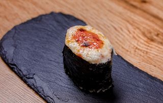 Запеченный гункан с курицей (53 г)