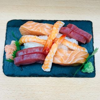 Sashimi Variado ( 12 Uds.)