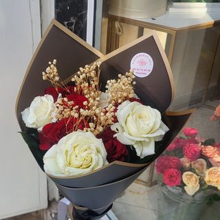 Bouquet 12 Fleurs Rouges Et Blanc