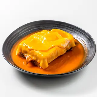 Francesinha com Ovo