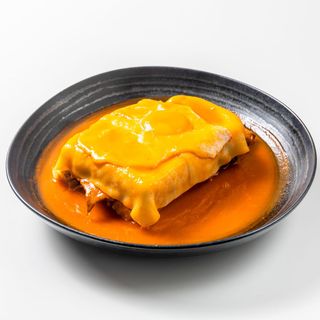 Francesinha com Ovo