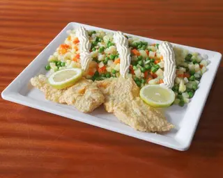 Meia dose Filetes Pescada c/ Salada Russa  