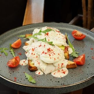 Тости з яйцем пашот