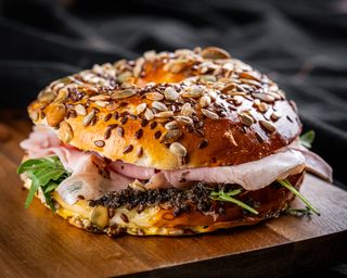 Bagel cu Prosciutto Cotto Trufe