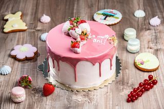 Tort de iaurt și căpșuni