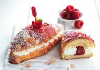 Croissant Queso Cabra Y Mermelada De Frambuesa
