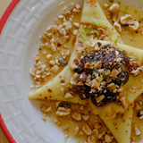 ბლინი თეთრი ბლის მურაბით და თხილის მიქსით