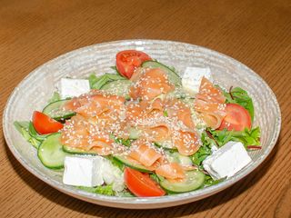 Салат з лососем та сиром Фета (250г)