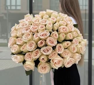 75 троянд High & Bridal під стрічку