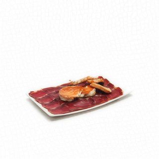 Cecina De León Con Queso De Cabra A La Plancha