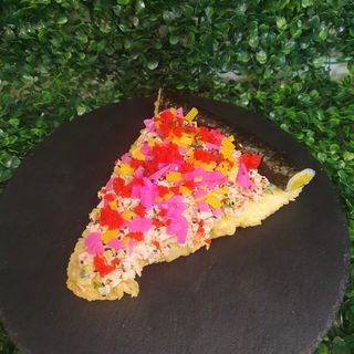 Sushi pizza sałatka surimi - 1 kawałek