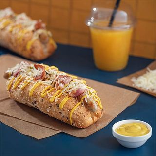 სპეც ჰოთ-დოგი ბრათვურსტი ამერიკული მდოგვის სოუსით  1 ც