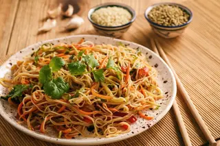 W3. Spaghetti di riso saltati con pollo