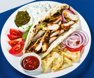 Gyros de pui la farfurie