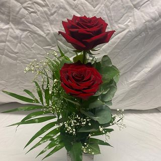 Ramo con 2 rosas rojas