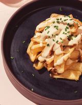 Patatas Saona con cremosa salsa de quesos