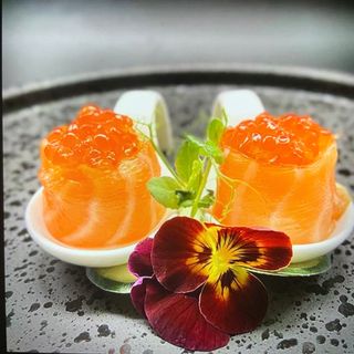 Gunkan special ikura