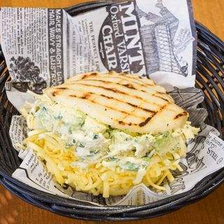 SG - Arepa reina pepiada con queso