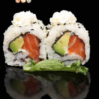 142-uramai salmon aguacate queso