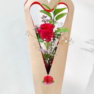 Rosa envoltorio corazón