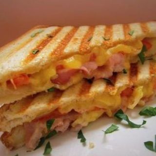 Сендвіч з беконом та яйцем 300 гр 