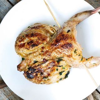 Codorniz asada a la parrilla unidad 