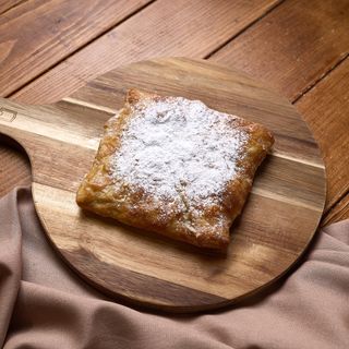 Слойка з кисломолочним сиром (220 г.)