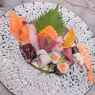 214. Sushi selection - 15 pezzi