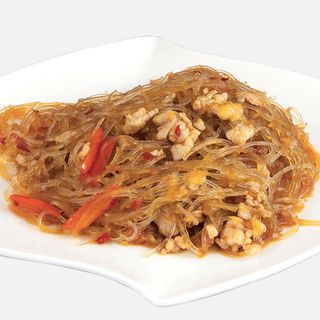 Spaghetti di soia con carne piccante