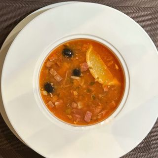 Солянка мʼясна 