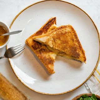 Bikini de pollo a l'ast y queso