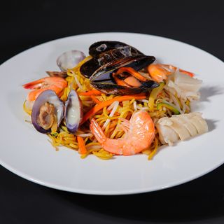 Spaghetti saltati ai frutti di mare