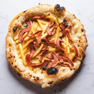 Würstel e patatine bianca