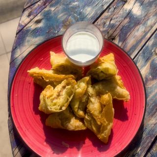 Empanadas Griegas de Carne (4 u)