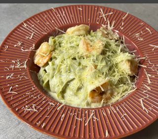 Шпинатные тальятелле с королевскими креветками