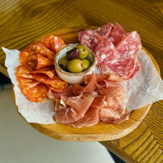 М'ясна антипасті 