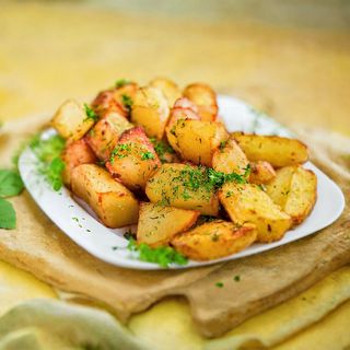 Запечени картофи с пиле (600гр)