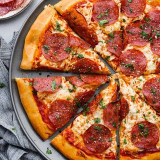 Pizza salami  familiar 