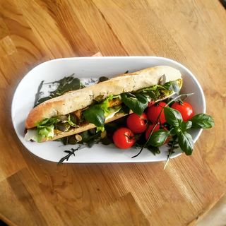 Bagietka z mozzarellą, kurczakiem i suszonymi pomidorami 350g