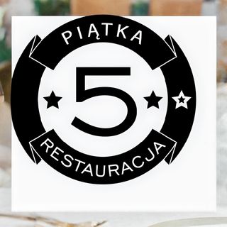 Świeży pstrąg z lokalnego gospodarstwa rybackiego