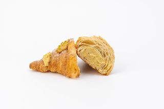 Croissant z kremem pistacja-biała czekolada