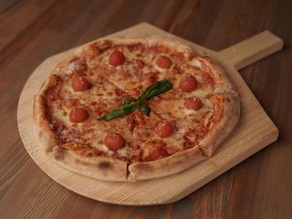 Піца маргарита (550g)