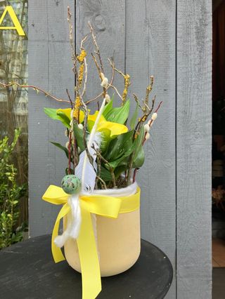 Wielkanocny ogrodek w donicy 