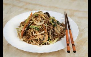 Paste de orez cu legume