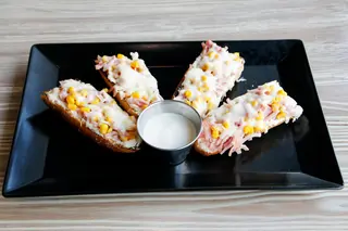 Baghetă cu șuncă și mozzarella