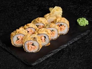 Рол гарячий з лососем та базиліком (240г)