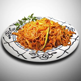 Spaghete de orez cu pui prajite