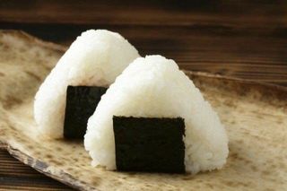 ONIGIRI SALMON COCIDO (1 PZ.)