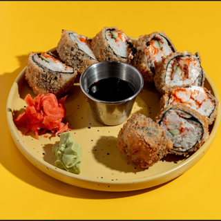 Жареный ролл с семгой 