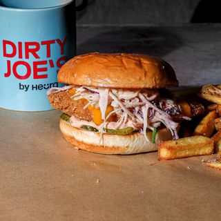 Heura Fried chicken burger & Fries (Heura).